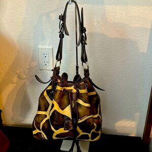 Dooney & Bourke Bucket Giraffe Print Drawstring handbag